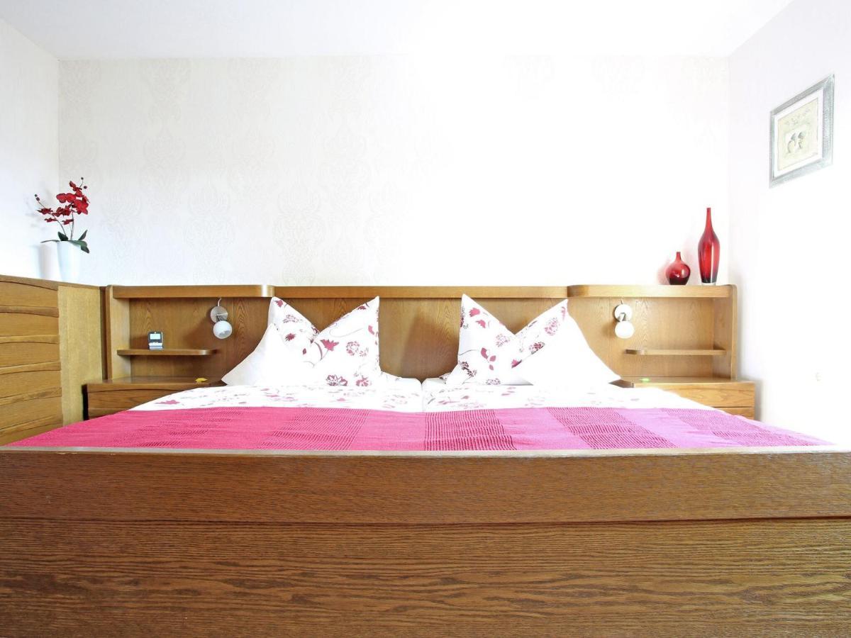 Apartment With Terrace And Pool In The Garden Pracht 외부 사진